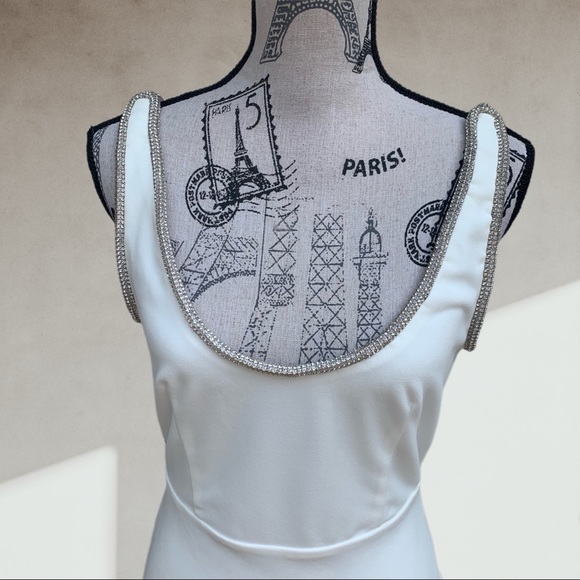 Plunging back white cocktail dress MEDIUM - Picture 5 of 11